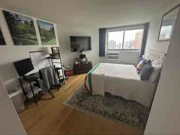 Looking for roommate