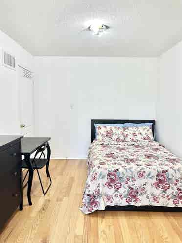 Room for rent by day/week-Room 2