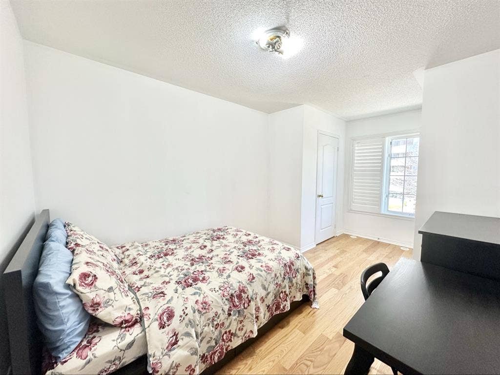 Room for rent by day/week-Room 2