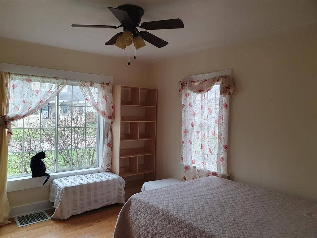 Nice and Bright Bedroom, Moline,IL