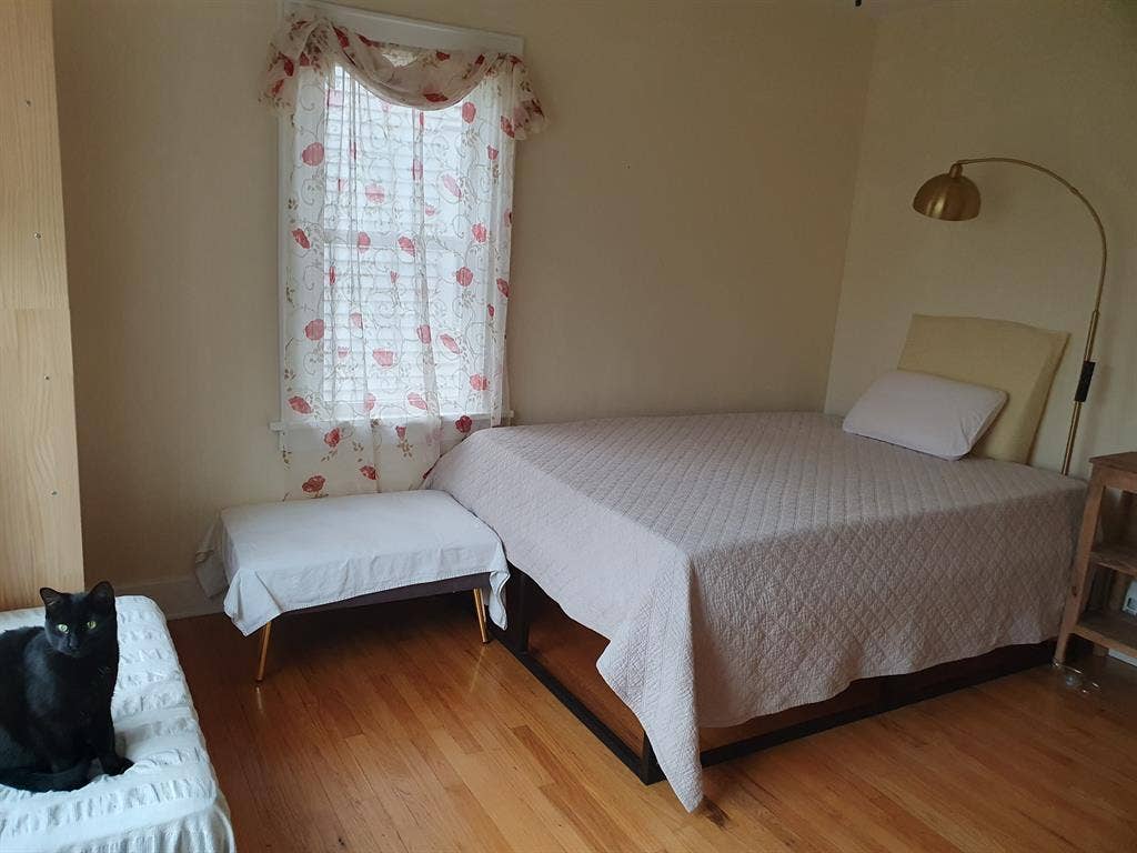 Nice and Bright Bedroom, Moline,IL
