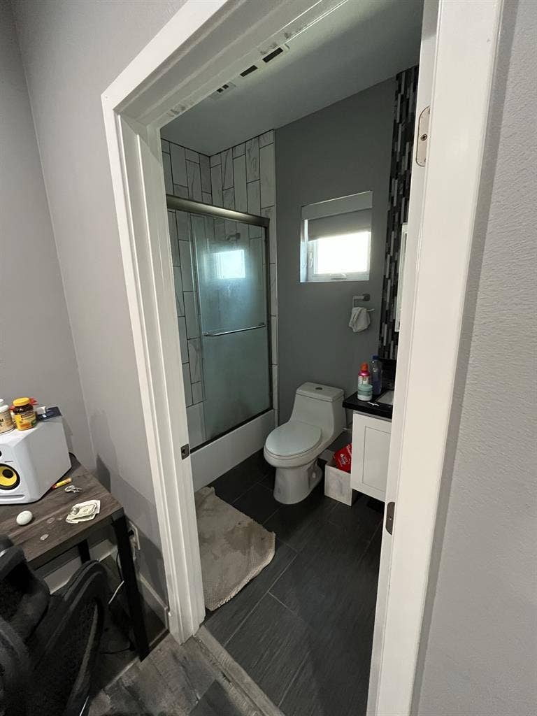 Temporary stay in Ktown apartment
