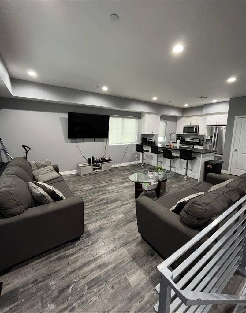 Temporary stay in Ktown apartment