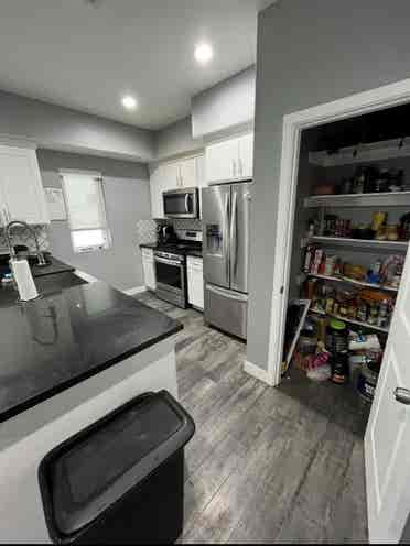 Temporary stay in Ktown apartment
