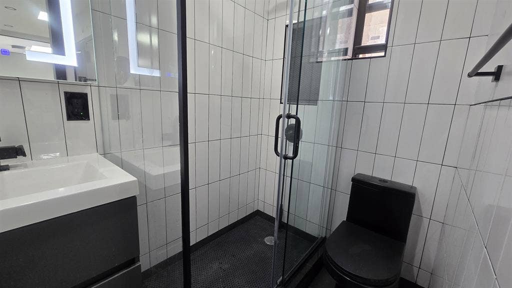 ++STUNNER+++ Bath Renovated