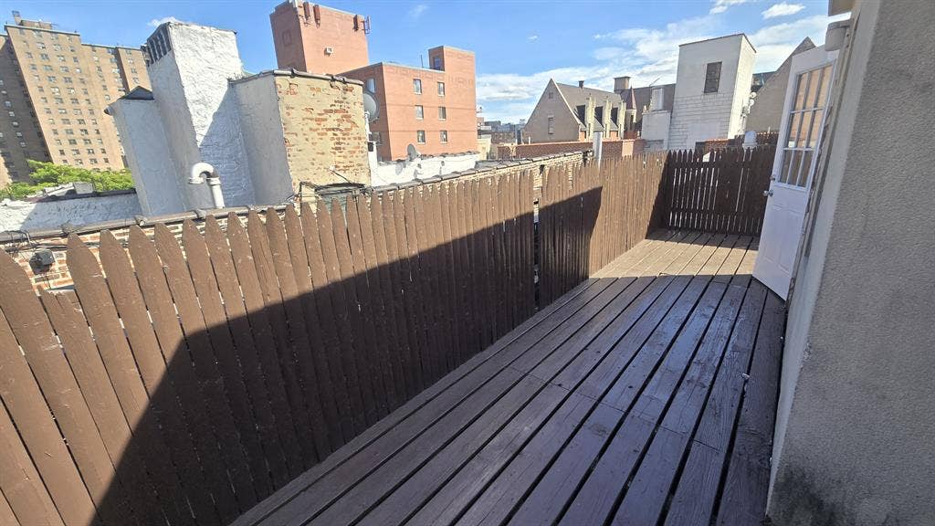 2 beds, with rooftop Privacy