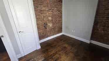 2 beds, with rooftop Privacy