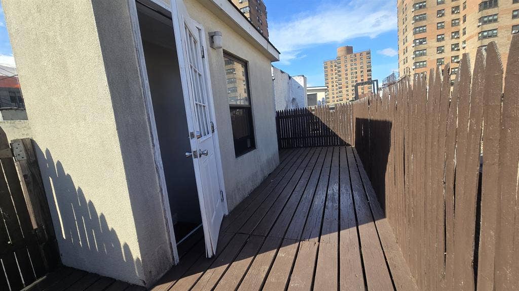 2 beds, with rooftop Privacy
