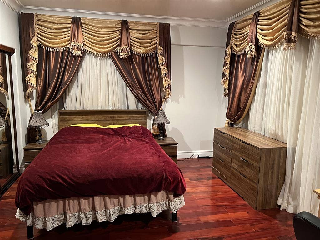 Pasadena large bedroom suite