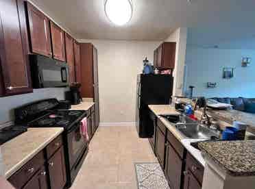 LOOKING FOR ROOMMATE