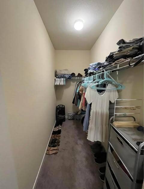 LOOKING FOR ROOMMATE
