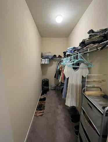 LOOKING FOR ROOMMATE