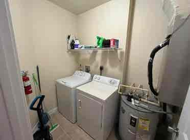 LOOKING FOR ROOMMATE