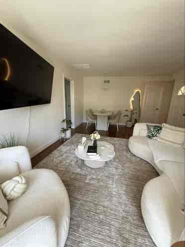 Private Bed/bath West Hollywood