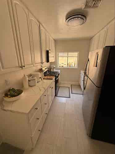 Private Bed/bath West Hollywood