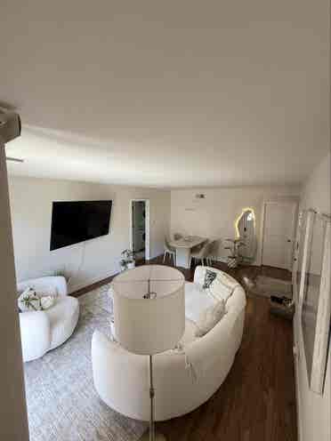 Private Bed/bath West Hollywood