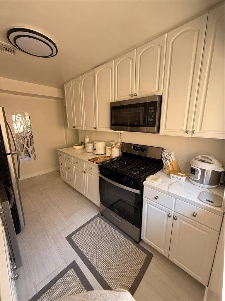 Private Bed/bath West Hollywood