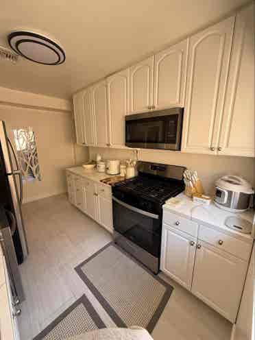 Private Bed/bath West Hollywood