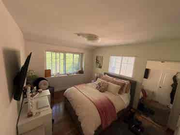 Private Bed/bath West Hollywood