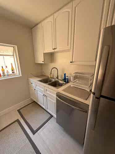 Private Bed/bath West Hollywood