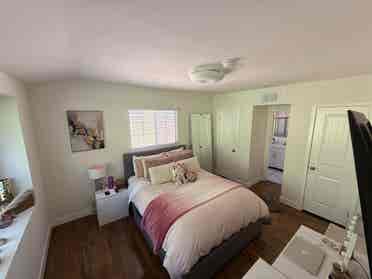 Private Bed/bath West Hollywood