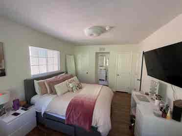 Private Bed/bath West Hollywood