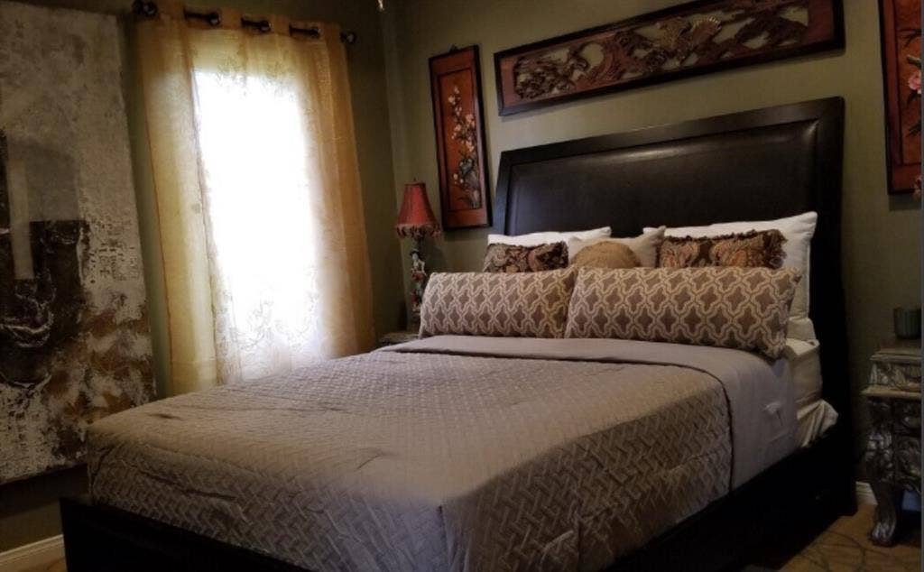 Mid City Private Room Available