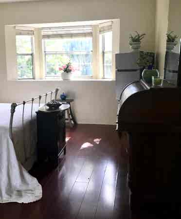 Bay Window: Spacious Furnished Room