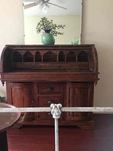 Bay Window: Spacious Furnished Room