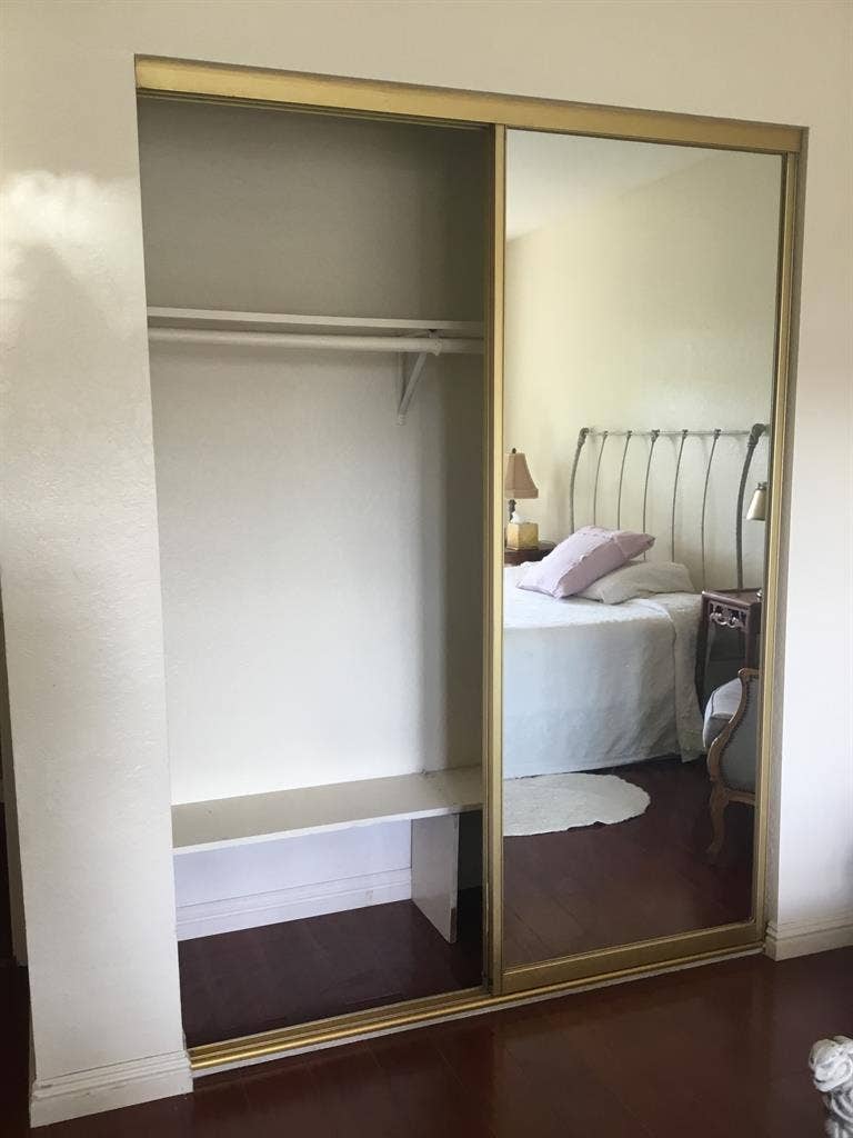 Bay Window: Spacious Furnished Room