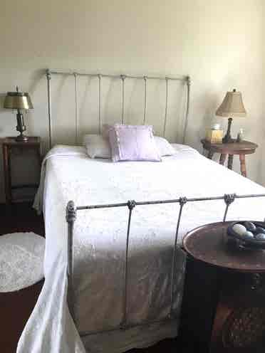 Bay Window: Spacious Furnished Room