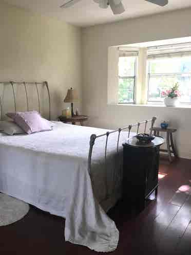 Bay Window: Spacious Furnished Room