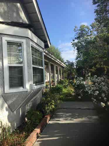 Bay Window: Spacious Furnished Room