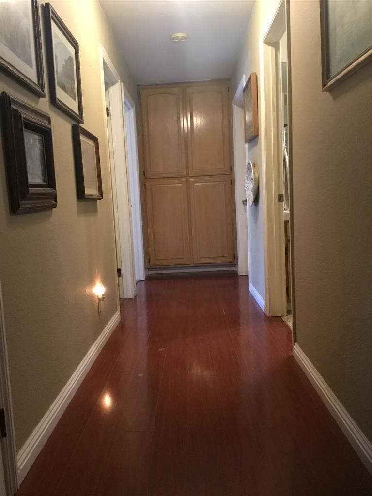 Bay Window: Spacious Furnished Room