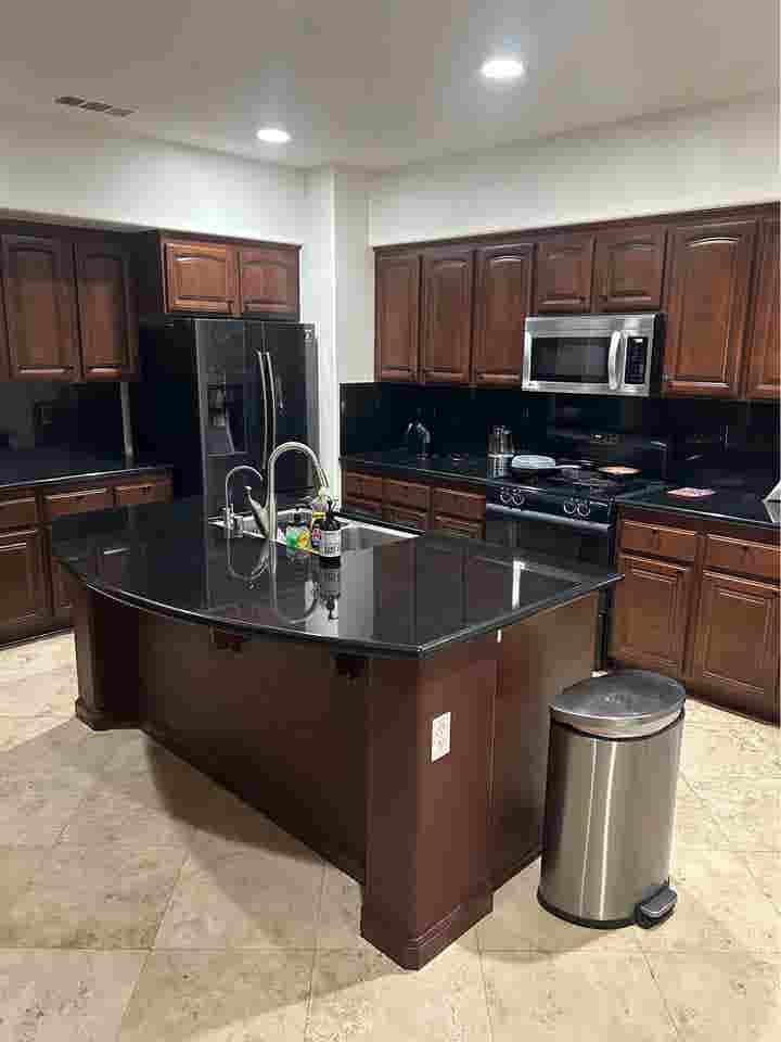 Room w/Sharebath Peaceful Location