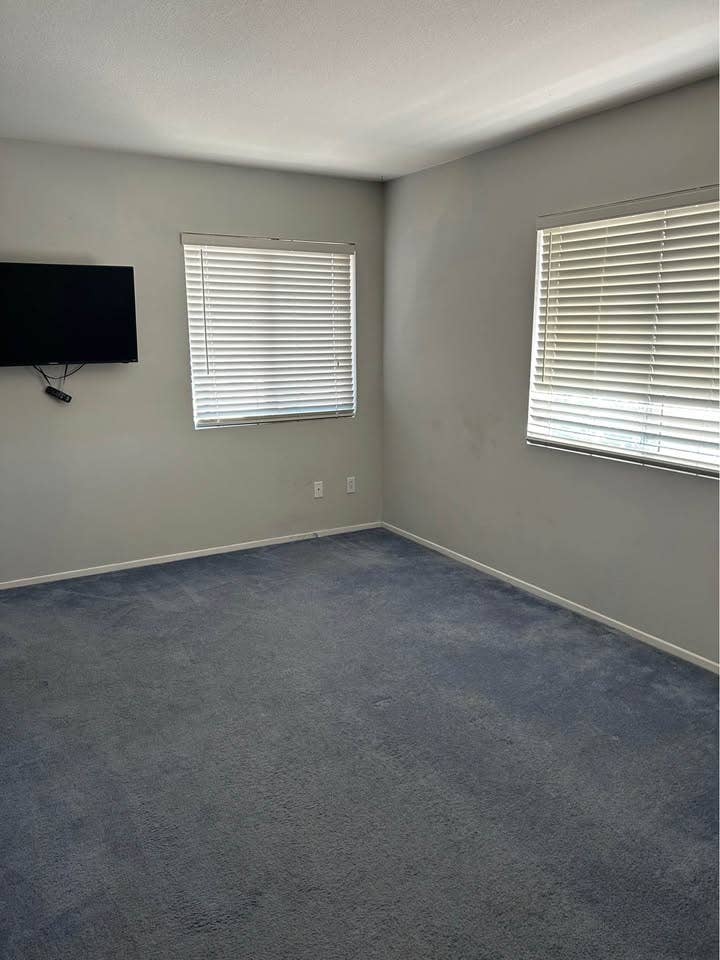 Room w/ shared bath $/Month