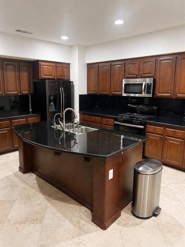 Room w/Sharebath Peaceful Location