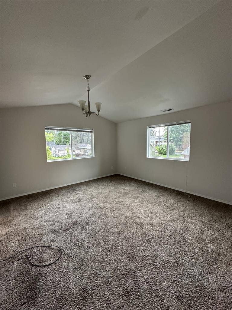Shoreline
Spacious Master Room