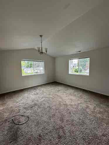 Shoreline 
Spacious Master Room