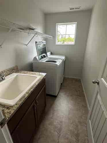 Shoreline 
Spacious Master Room