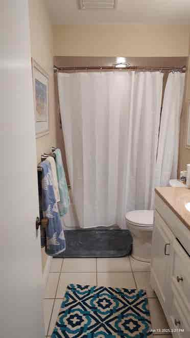 Looking for roommate