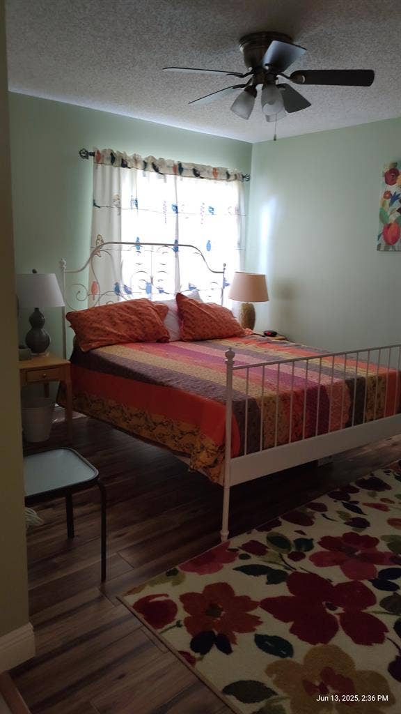 Looking for roommate