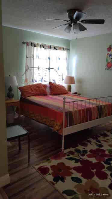 Looking for roommate