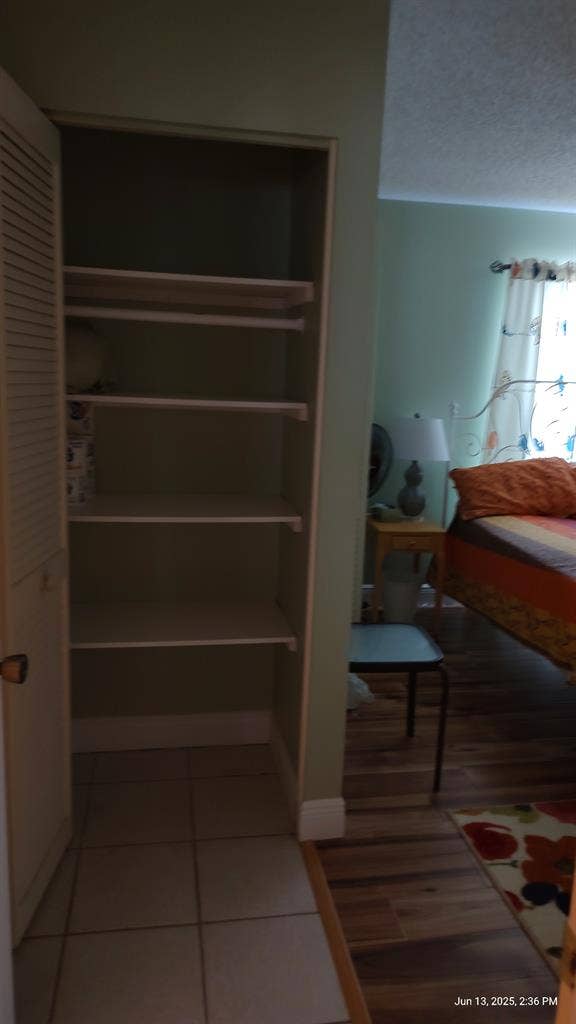 Looking for roommate