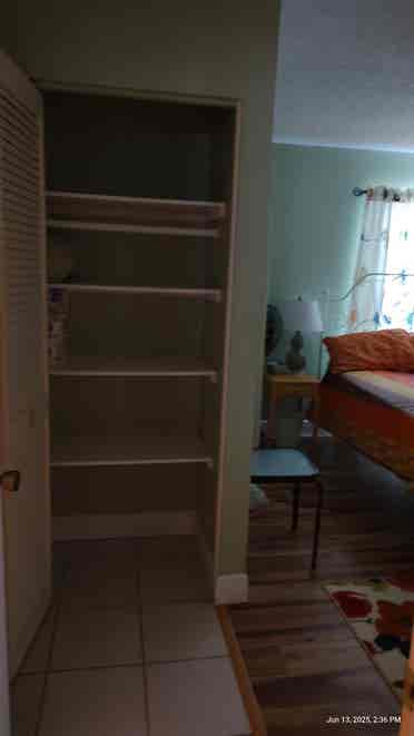 Looking for roommate