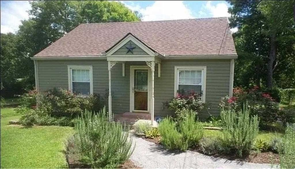 E. Nashville- 1 Bed / Bath / Room