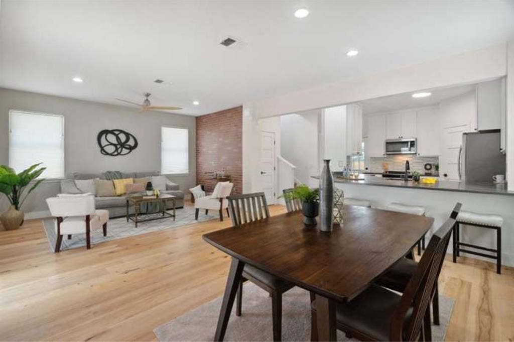 Master bedroom w/bathroom