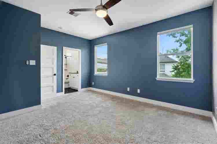 Master bedroom w/bathroom