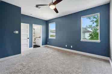 Master bedroom w/bathroom