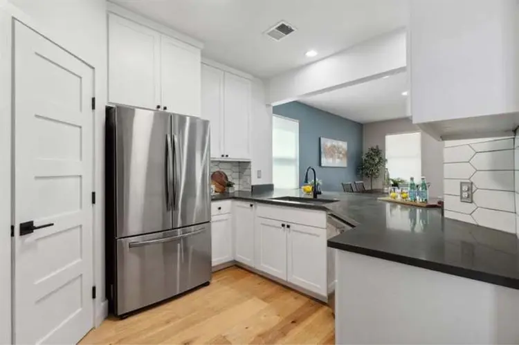 Master bedroom w/bathroom